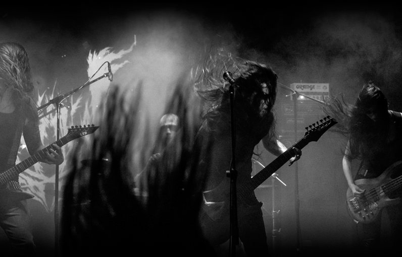 Internal Cold band on stage